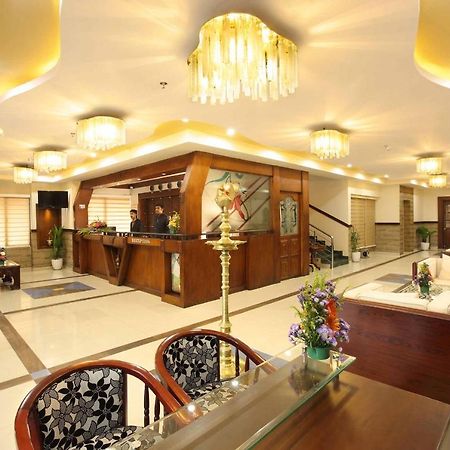 Hôtel Ambalakkara Regency à Kottārakara Extérieur photo