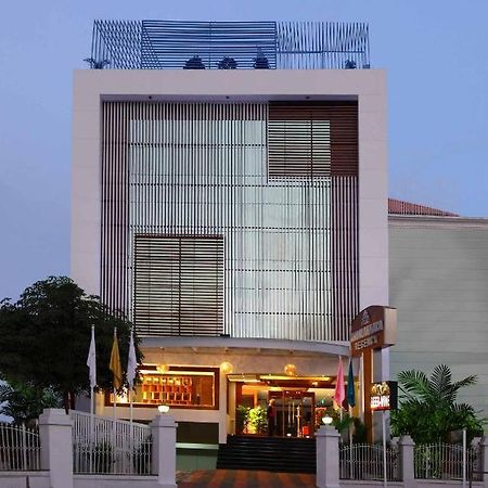 Hôtel Ambalakkara Regency à Kottārakara Extérieur photo