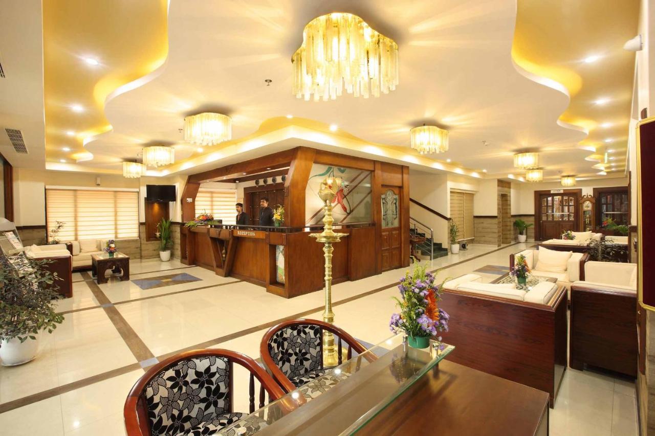 Hôtel Ambalakkara Regency à Kottārakara Extérieur photo