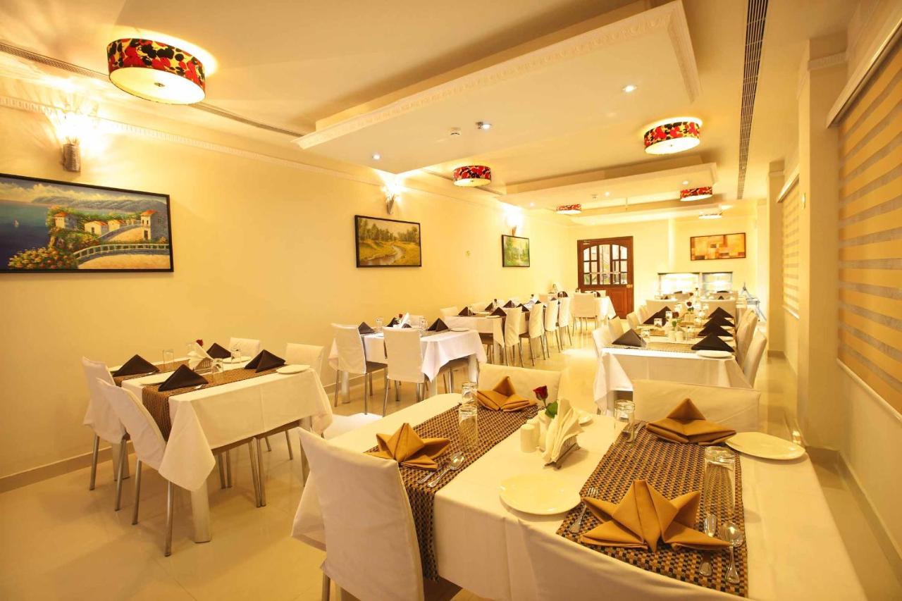 Hôtel Ambalakkara Regency à Kottārakara Extérieur photo