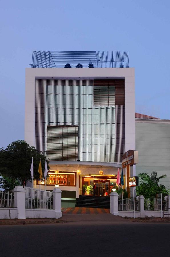 Hôtel Ambalakkara Regency à Kottārakara Extérieur photo