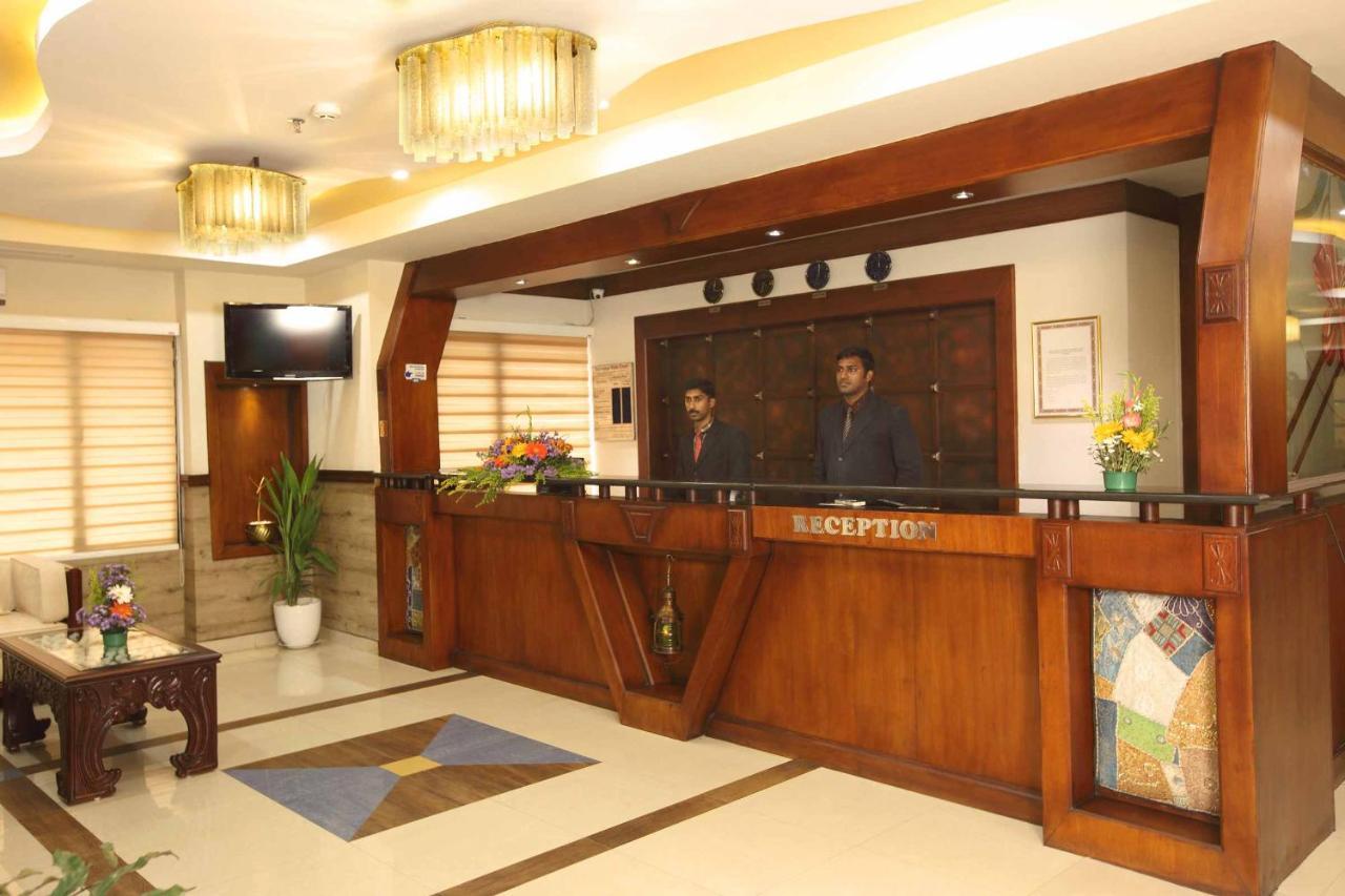 Hôtel Ambalakkara Regency à Kottārakara Extérieur photo