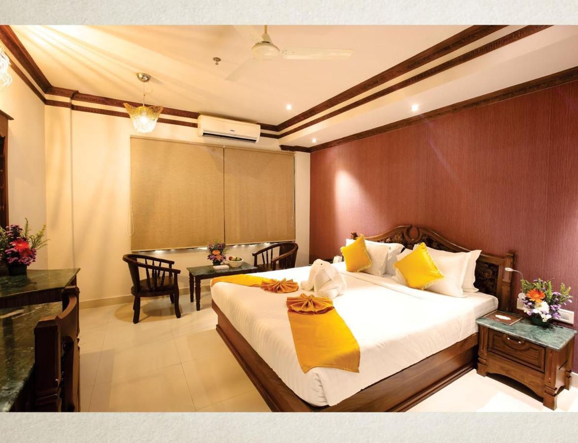 Hôtel Ambalakkara Regency à Kottārakara Extérieur photo