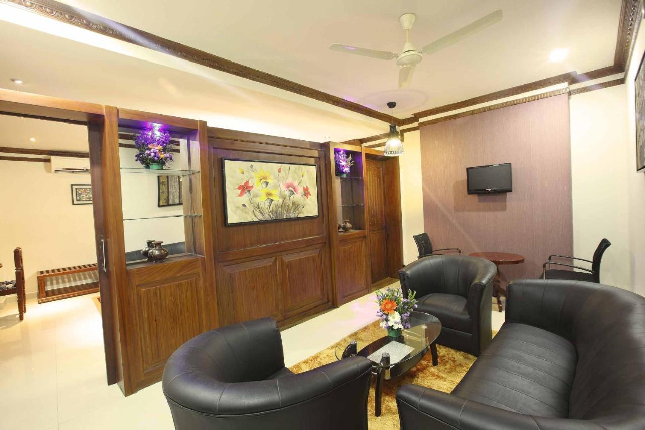 Hôtel Ambalakkara Regency à Kottārakara Extérieur photo
