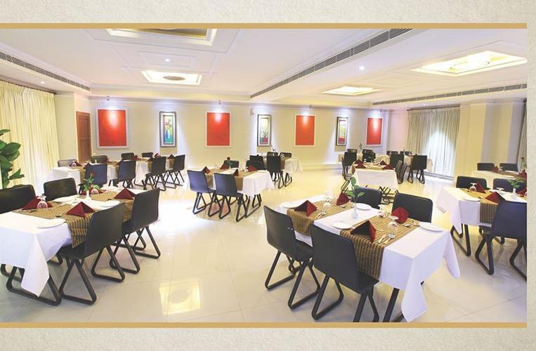 Hôtel Ambalakkara Regency à Kottārakara Extérieur photo