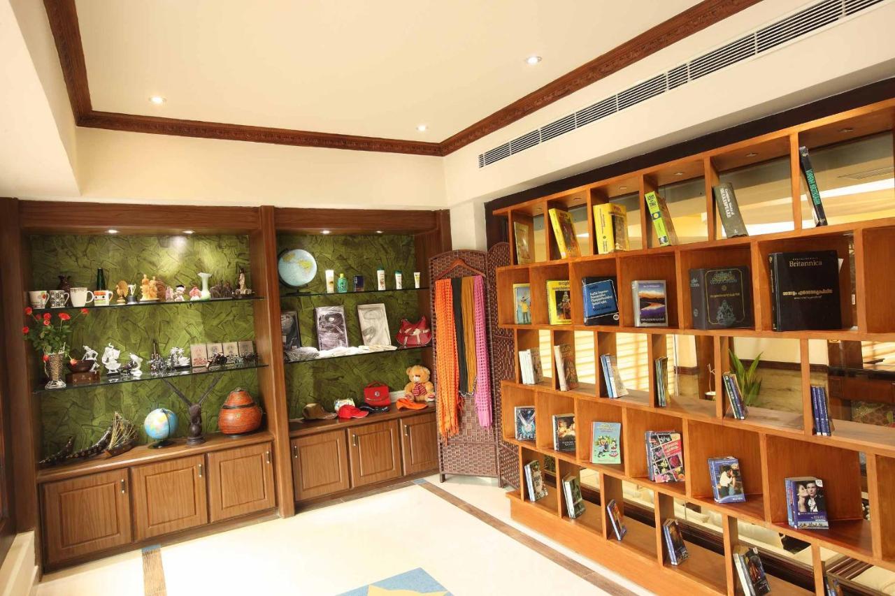 Hôtel Ambalakkara Regency à Kottārakara Extérieur photo