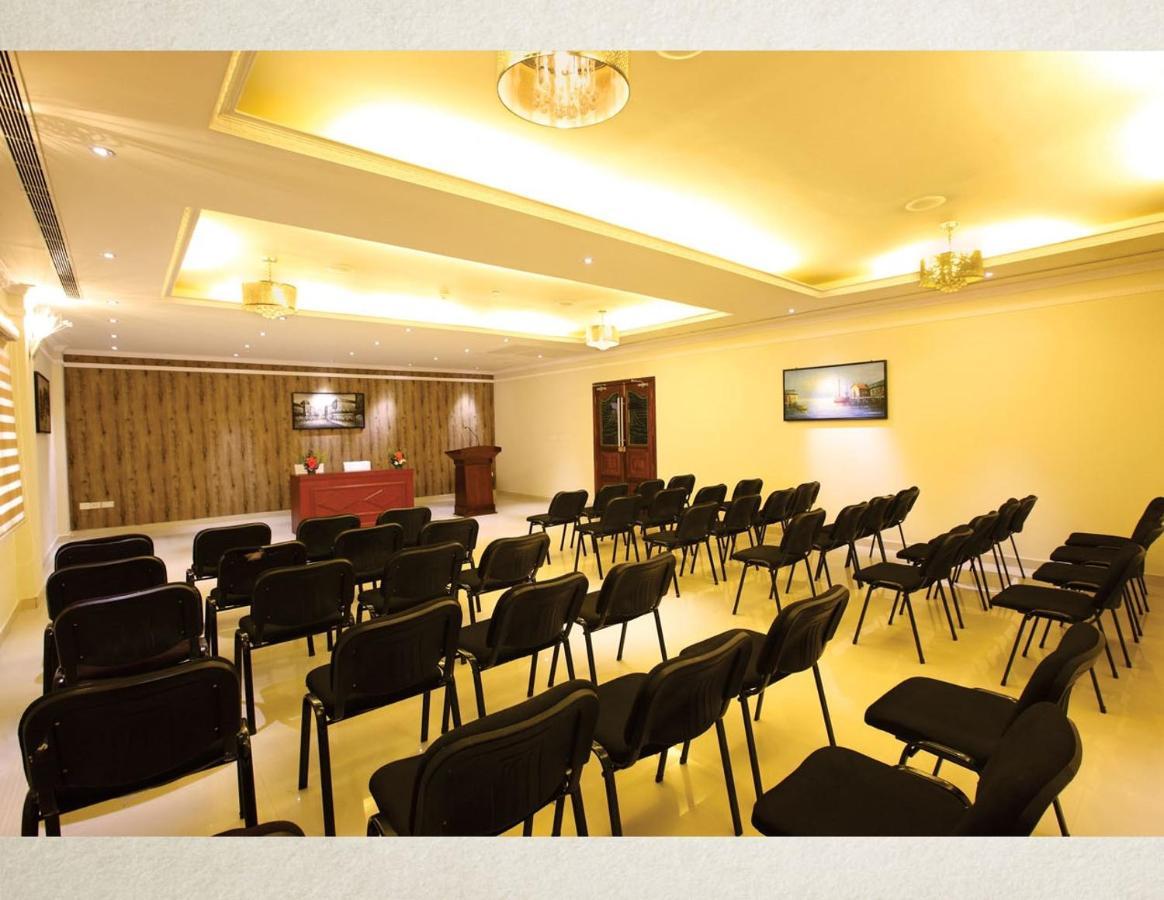 Hôtel Ambalakkara Regency à Kottārakara Extérieur photo